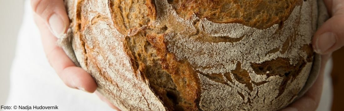 frisches selbstgebackenes Brot