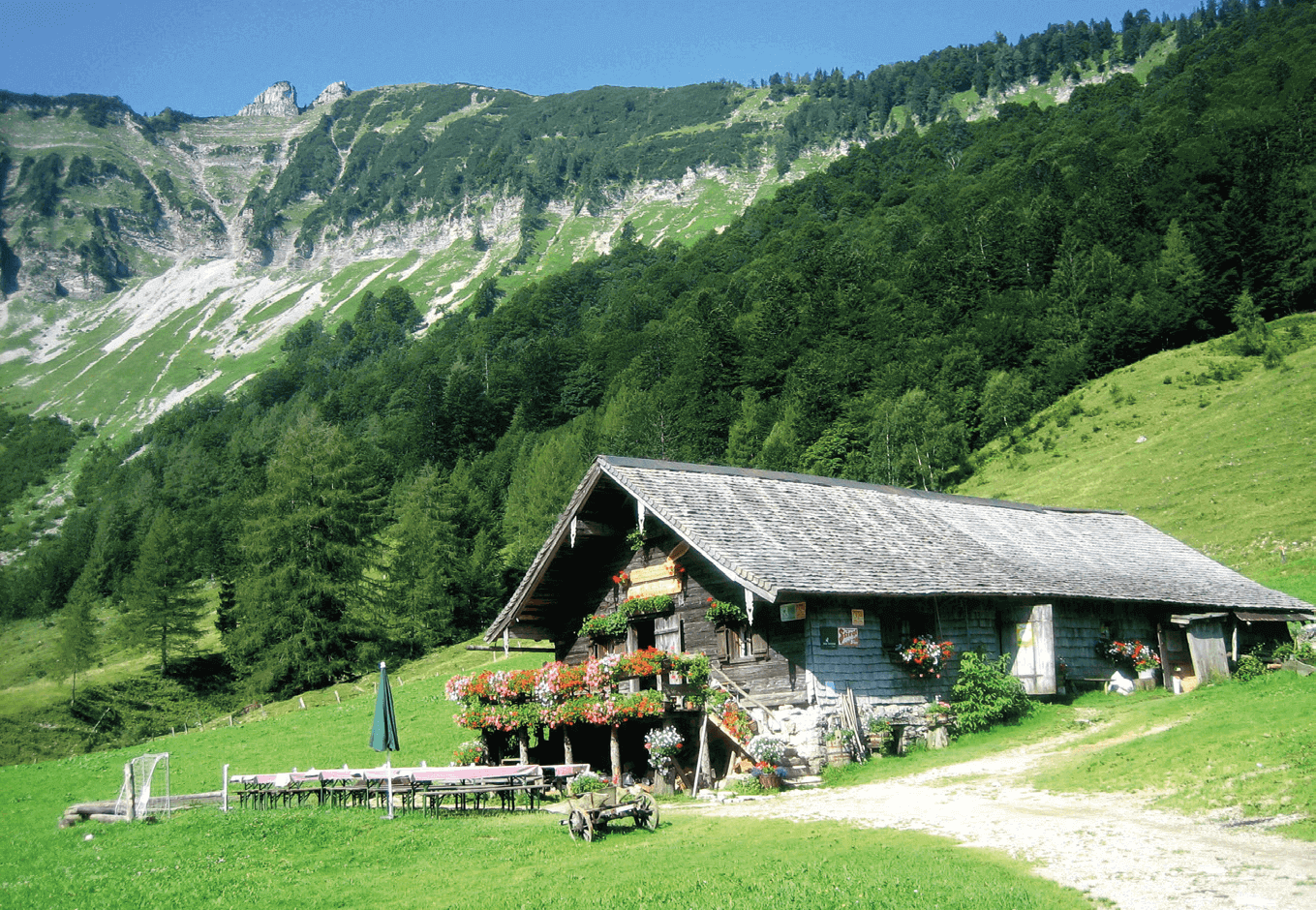 Die Mayerlehenhütte, auf der traumhaften Hochfläche vor Gennerhorn, Gruberhorn und Regenspitz